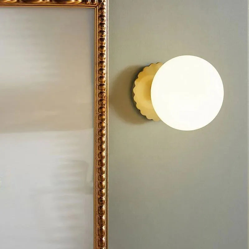Norvo | Moderne LED vegglamper med glasskule | Elegant vegglampe for stue og soverom