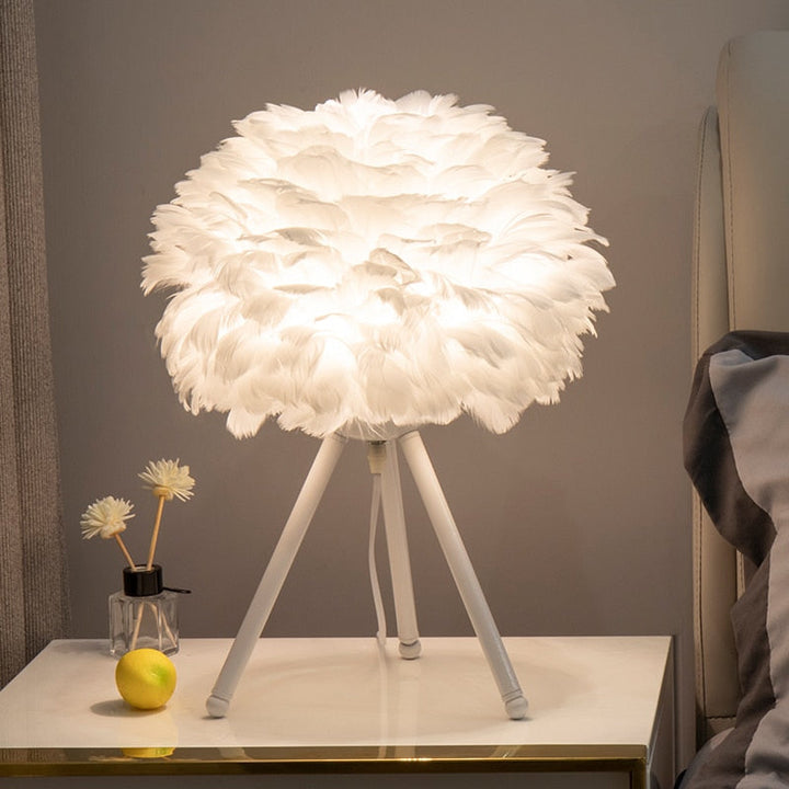Skanto | Romantisk Fjær Bordlampe Moderne Nattbordlampe Stue Kafé Dekorasjon Bryllup Julegave Strutsfjær Lys