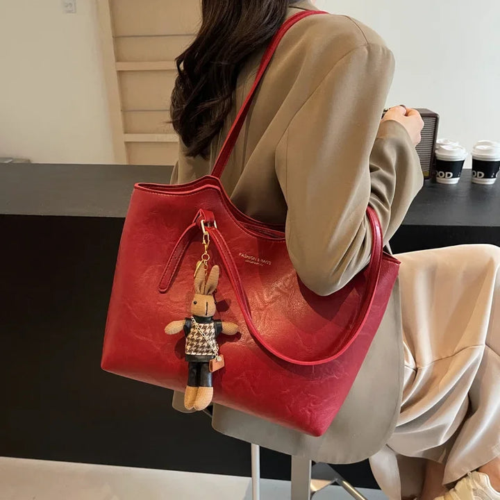 Skanto | Mirella | Klassisk Dame Shopper Bag med Charm – Elegant, Romslig & Tidøs