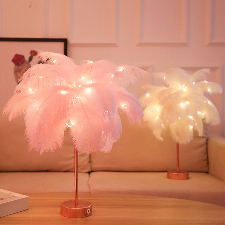 Ostrich Night Light | Eccentrisk Lampe med Fjær og Rose Gull Base | Skanto
