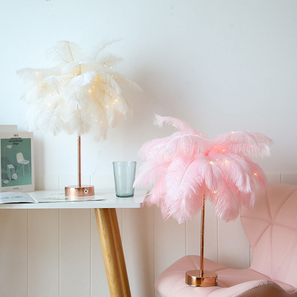 Ostrich Night Light | Eccentrisk Lampe med Fjær og Rose Gull Base | Skanto