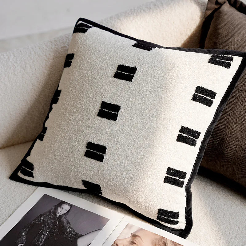 Skanto | Luksus brodert dekorativ pute med hesteprint for sofa og stue