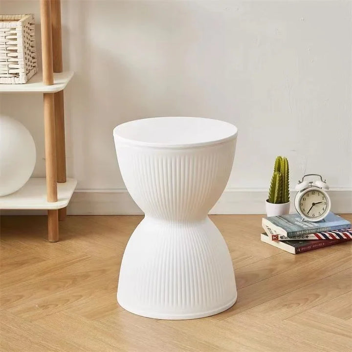 Skanto | Nordisk Plast Lav Sidebord med Timeglassdesign