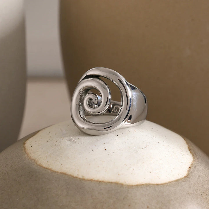 Skanto | 18k Spiral Statement Ring