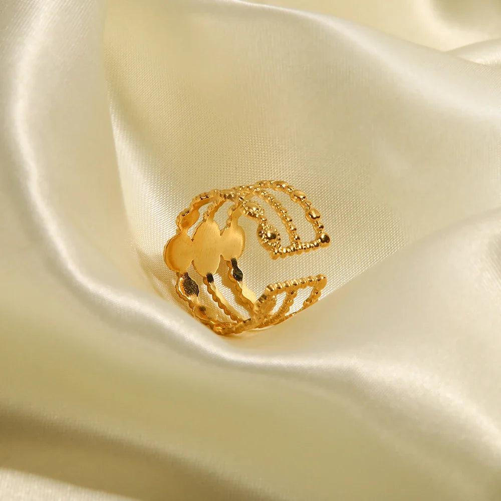 Skanto | 18k Triple Rose Stone Ring Stack