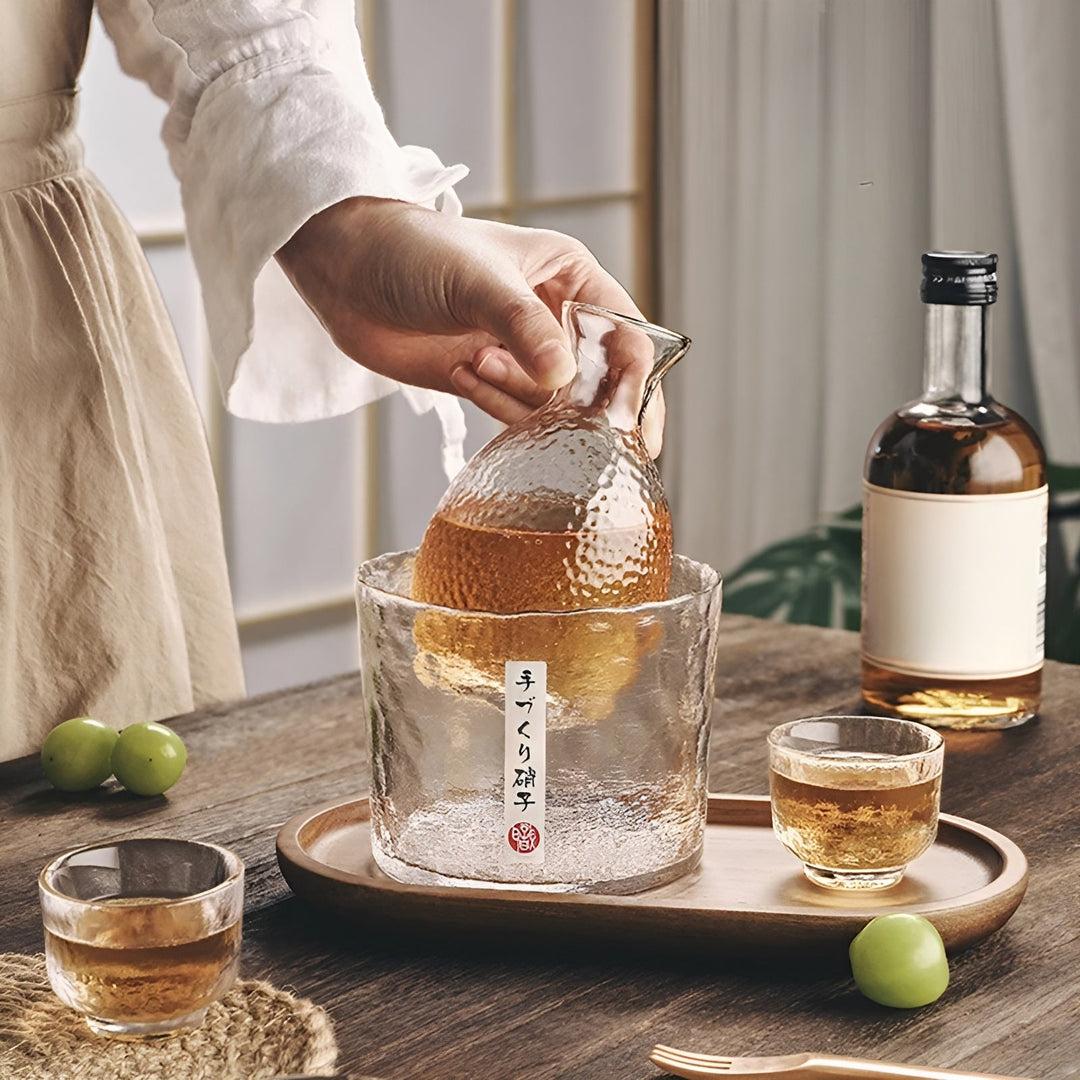 Japansk sake-sett laget av glass – Elegant karaffel med kopper | Perfekt for vin, whisky og likør | Skanto