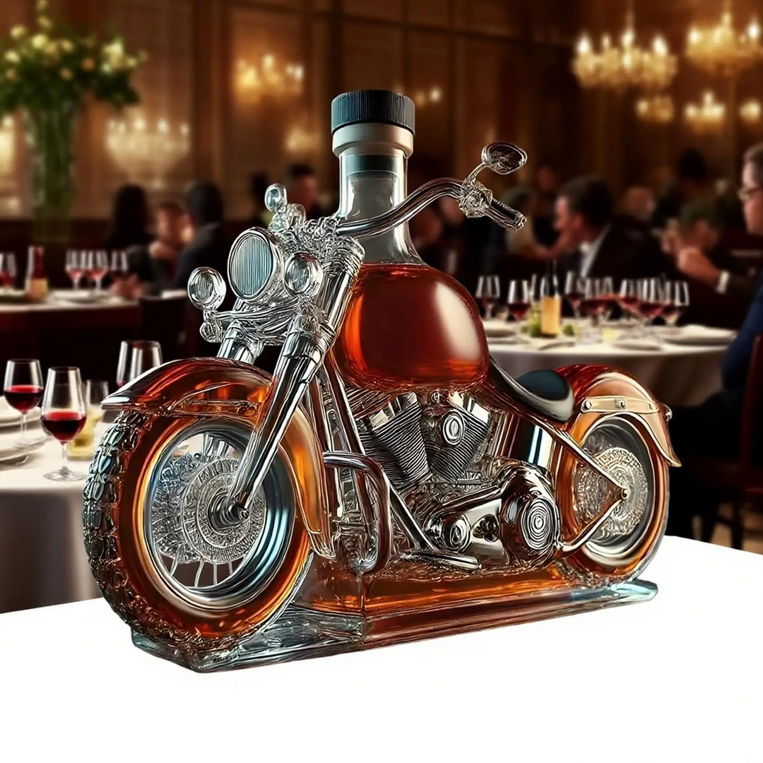 Whiskykaraffe i form er en Harley-Davidson-Motorrads für die Hausbar