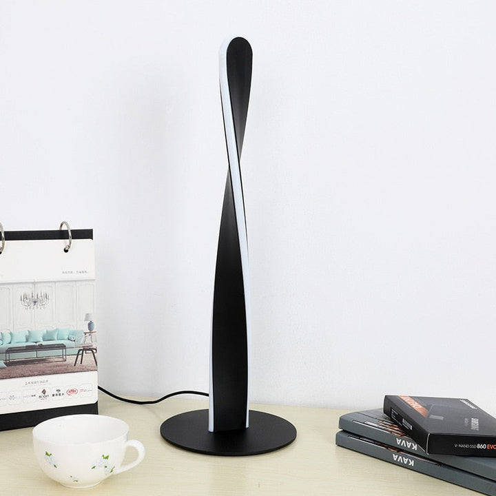 Skanto | DimLume – Aluminium Skrivebordslampe med Fleksibel Dimmingsfunksjon