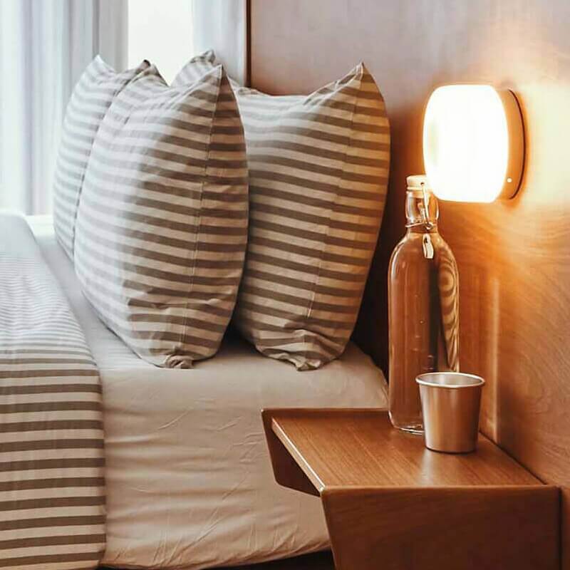 Skanto | Futuristisk og unik solid Plexiglass vegglampe