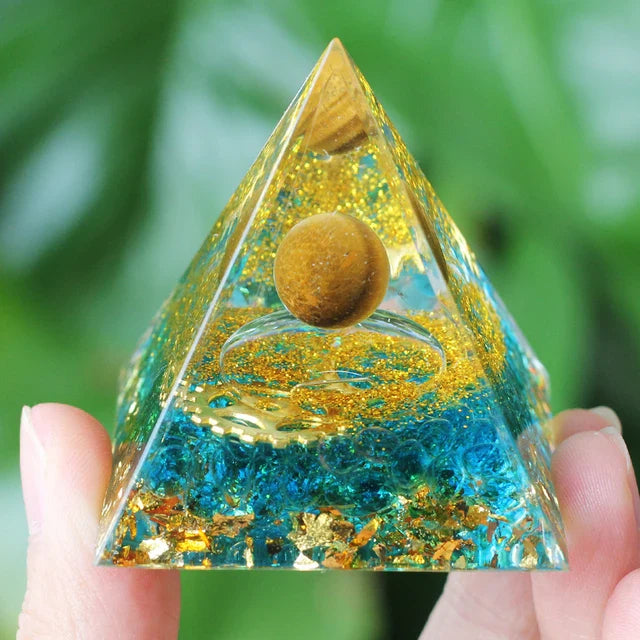 Skanto | Amethyst Peridot Orgone Pyramide - Energigenerator Krystall Reiki Chakra Orgonitt Meditasjonsverktøy