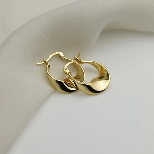 Skanto | Minimal Flattened Irregular Hoop Earrings