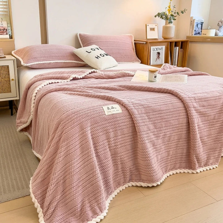 Skanto | Kastepledd WarmHug | Plysj Flanell | Rutete Design | Til Sofas & Senger | Fire Sesonger