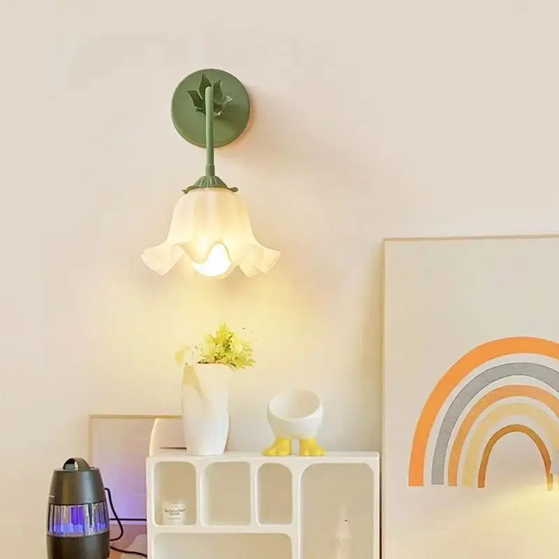 FrenchBloom - Elegant vegglampe med blomsterdesign Skanto