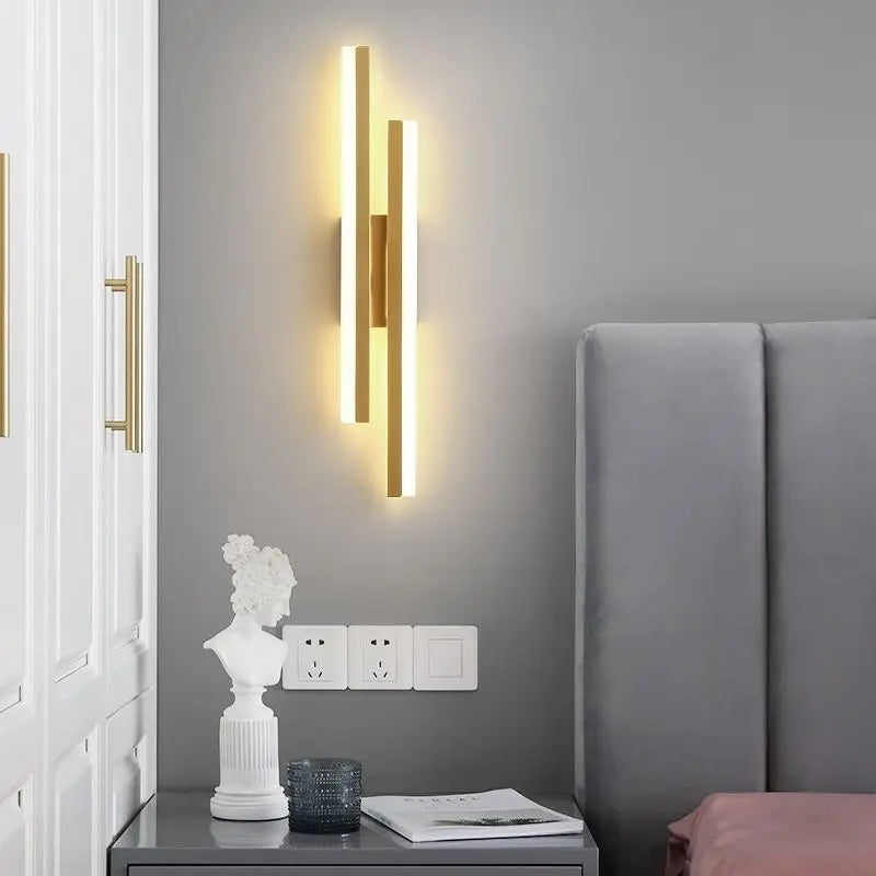 Skanto | Moderne LED Vegglampe: Svart/Gull Akryl Romdekorasjonslys