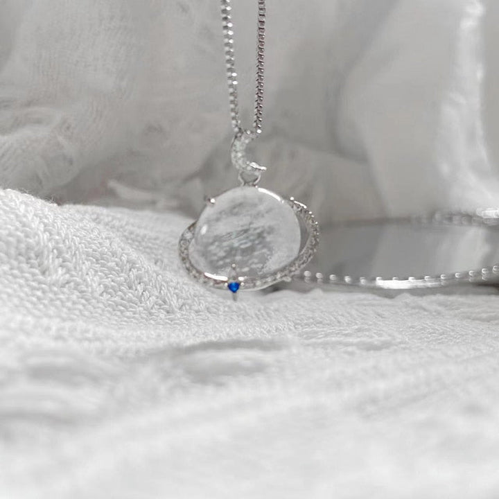 Skanto | Elegant Lunar Bliss Krystall Halskjede