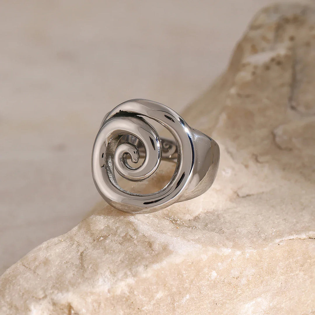 Skanto | 18k Spiral Statement Ring