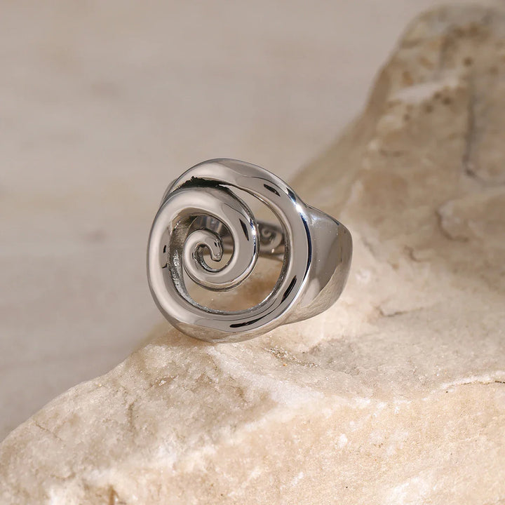 Skanto | 18k Spiral Statement Ring