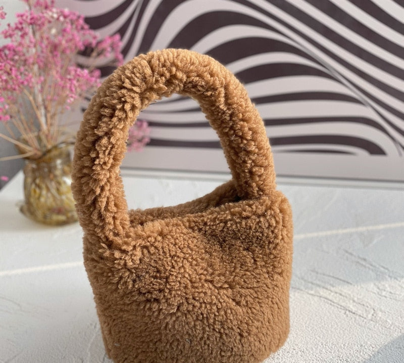 Skanto | Kosedyr Plush Mini Bucket Bag