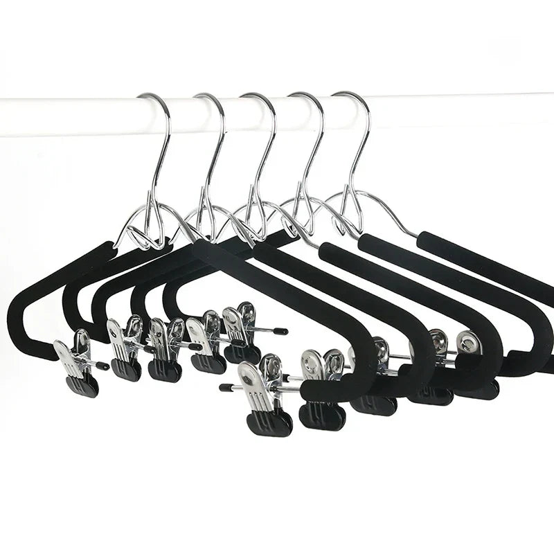 Skanto | Plassbesparende Design Stable Kleshengerset