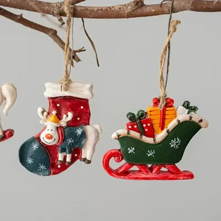 Klassisk juledekorasjon – Hengende julestrømper med elgdesign | Skanto