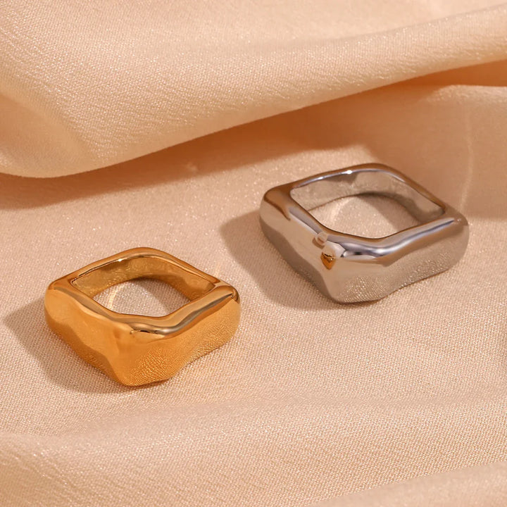 Skanto | 18k Tekstured Firkantet Ring