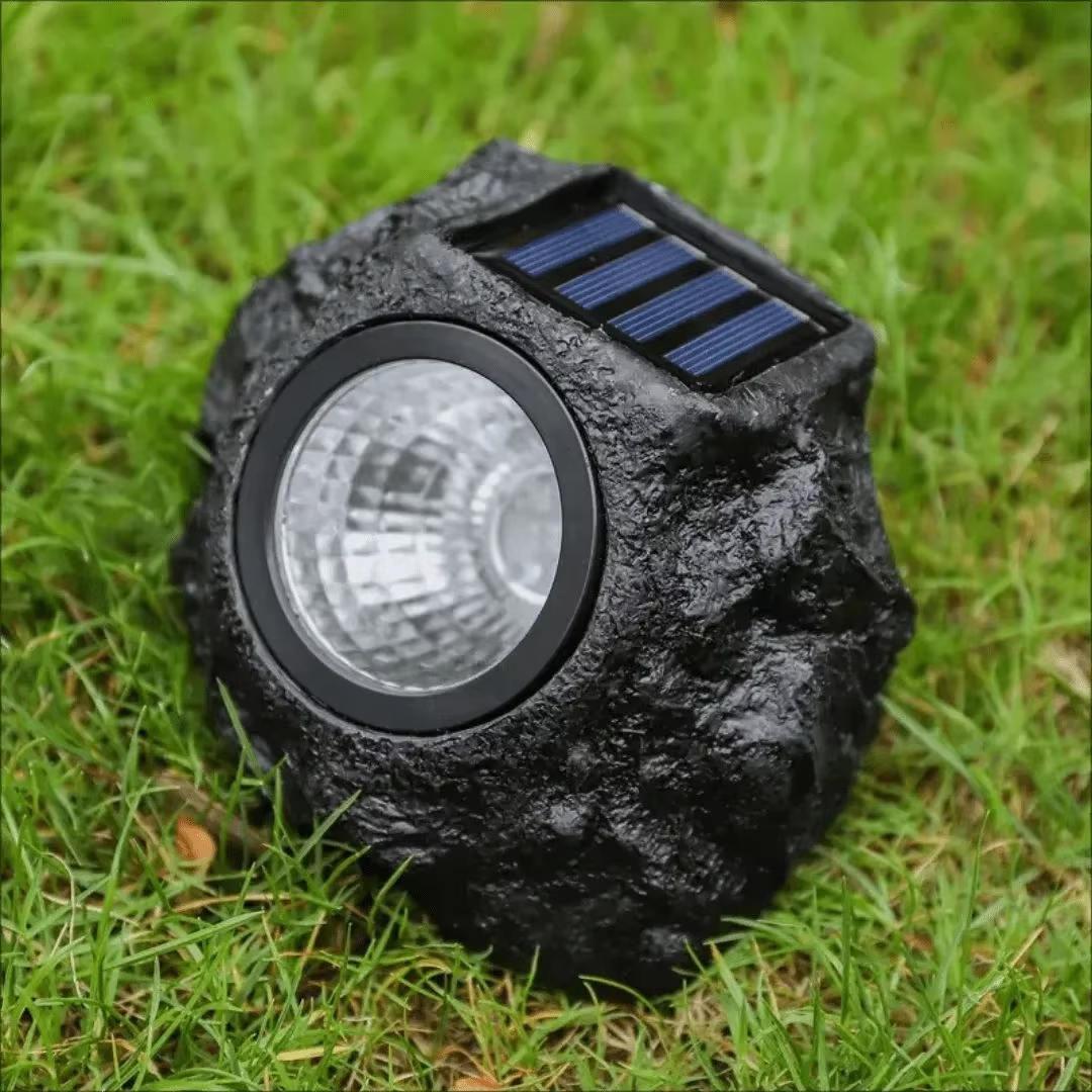 Solarbetriebener LED-Steinstrahler for Gartengestaltung