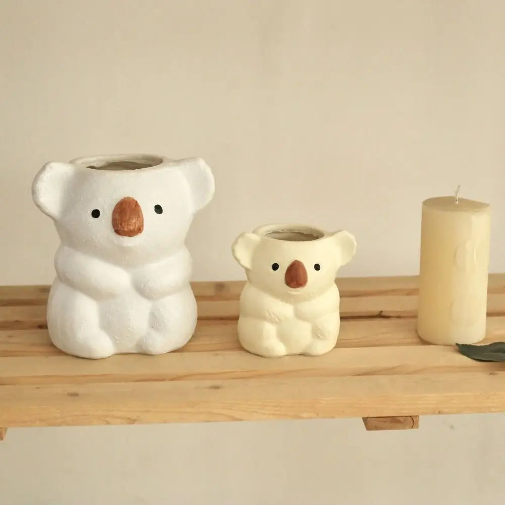 Norvo | Koalina Koala Plantekrukke | Søt Dekorativ Plantepotte Laget av Harpiks | Mini Vase for Sukulenter & Bonsai | Håndlaget Hage & Hjemmeinnredning