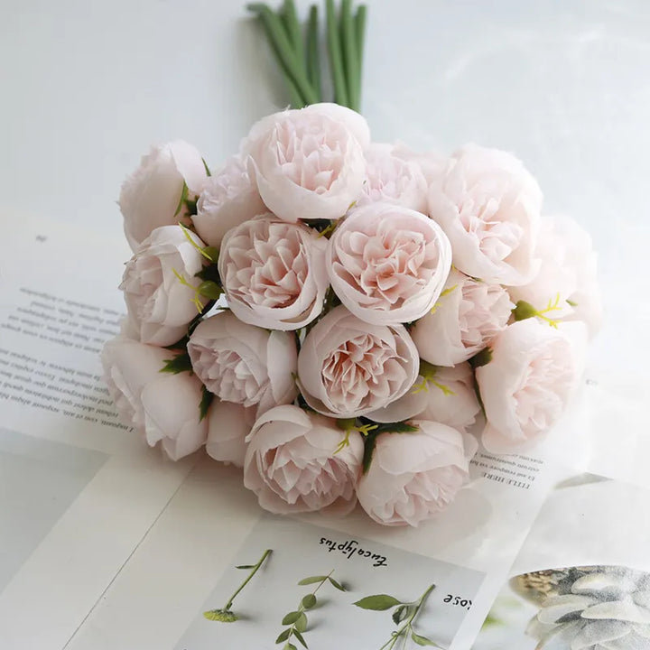 Blomsterbukett med 20 kunstige roser og pioner