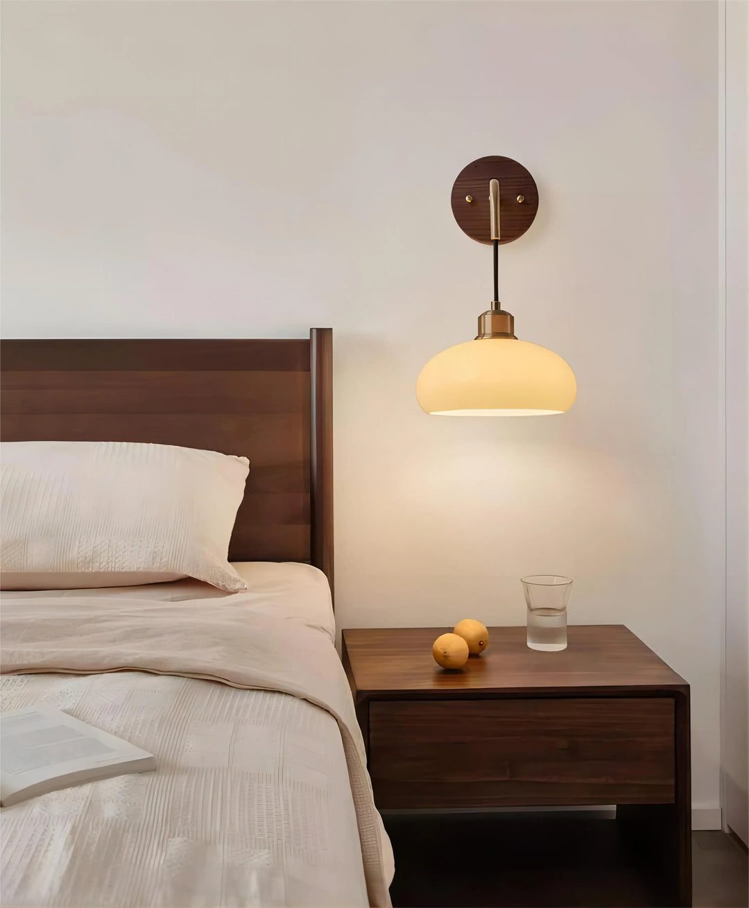 Skanto | WalnutEdge – Moderne Vegglampe i Valnøtt og Messing