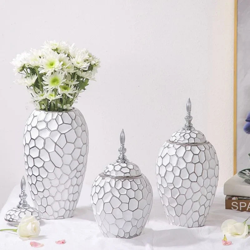 Skanto | Elegant keramikkvase med gullakcent