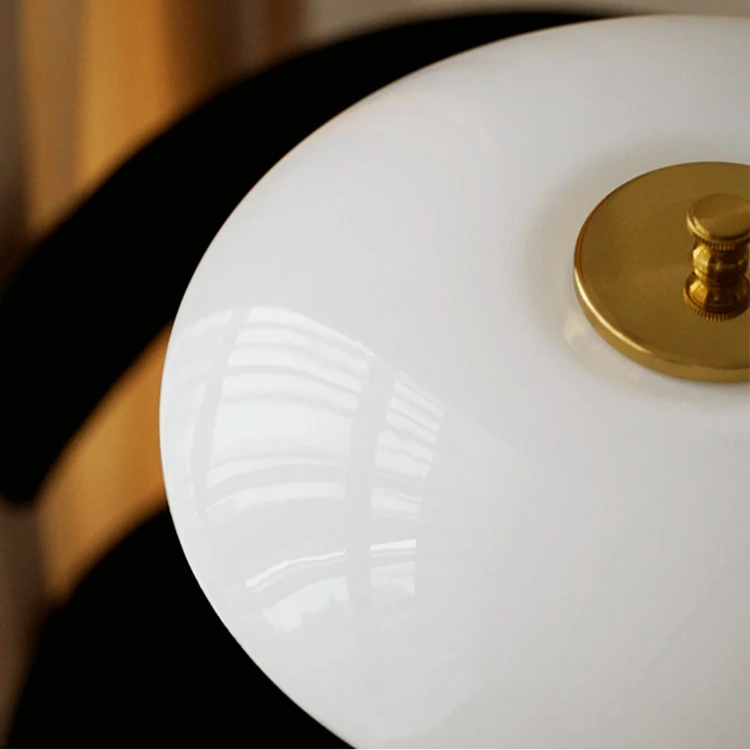 Skanto | Skandinavisk Designer Bordlampe Minimalistisk