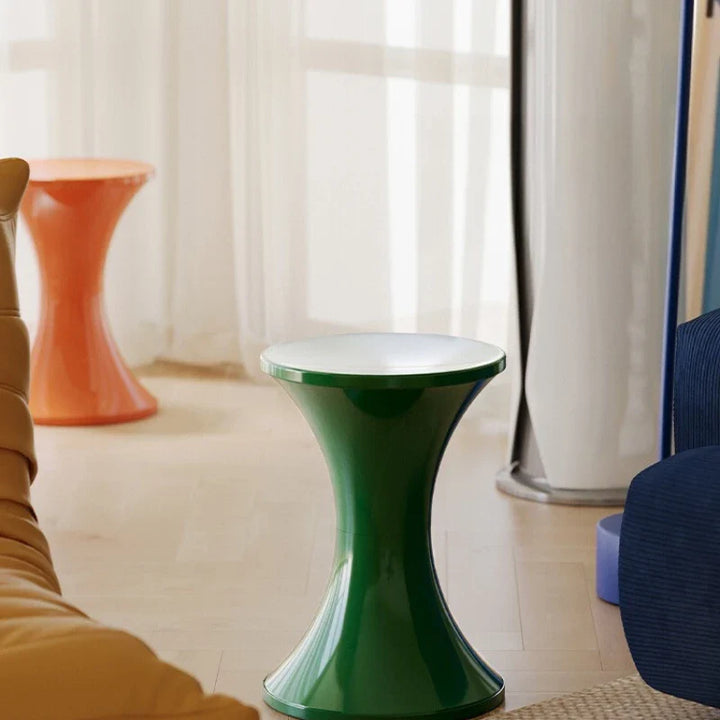 Skanto | Nordisk Plast Sidebord med Tykk Timeglass Design