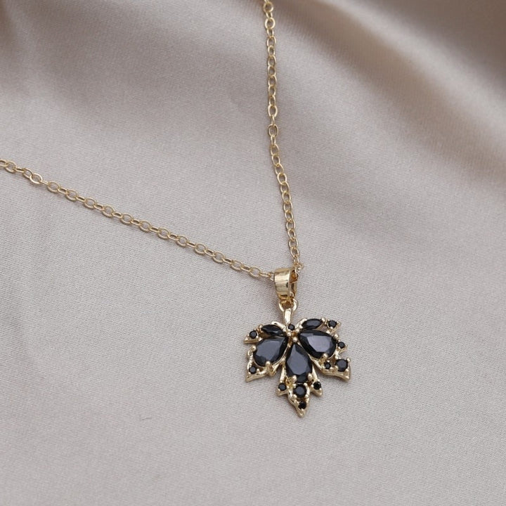 Skanto | Maple Leaf Charm Elegant Halskjede
