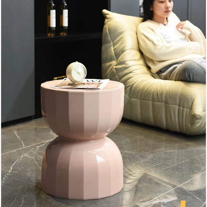 Skanto | Skandinavisk timeglass sidebord med kreativ design