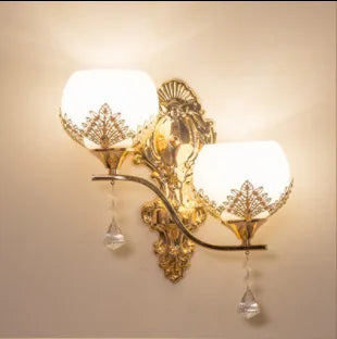 CrystalLuxe – Gylden LED Vegglampe for Stemningsfull Belysning Skanto