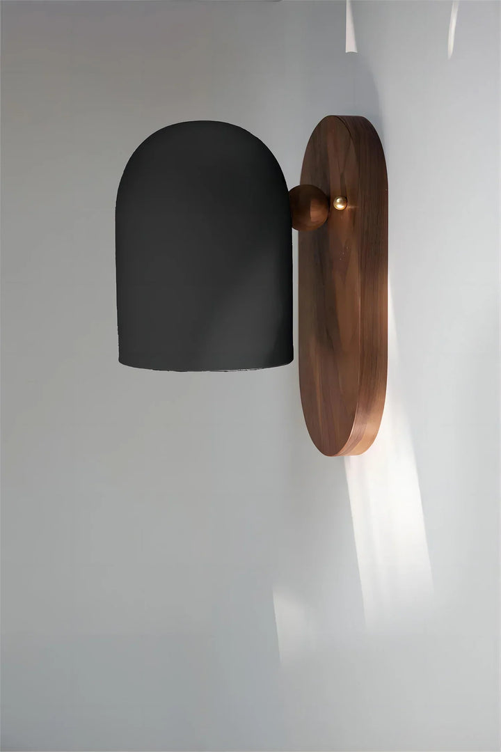Skanto | TimberSoul – Wabi-Sabi Valnøtt Vegglampe for Naturlig Atmosfære