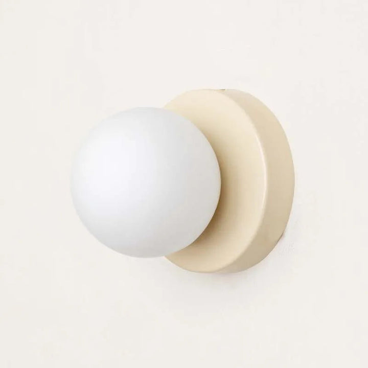Skanto | LumiGlobe - Moderne Vegglampe med Glassblokk i Mid-Century Stil