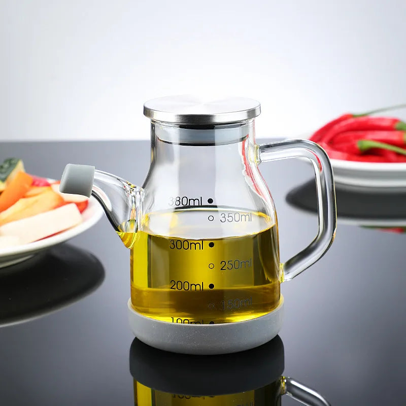Måleskala i glass, oljedispenser, flaske