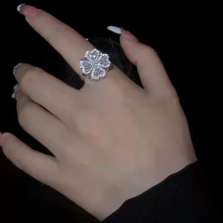 Skanto | Roterende Blomst Zircon Klover Ring