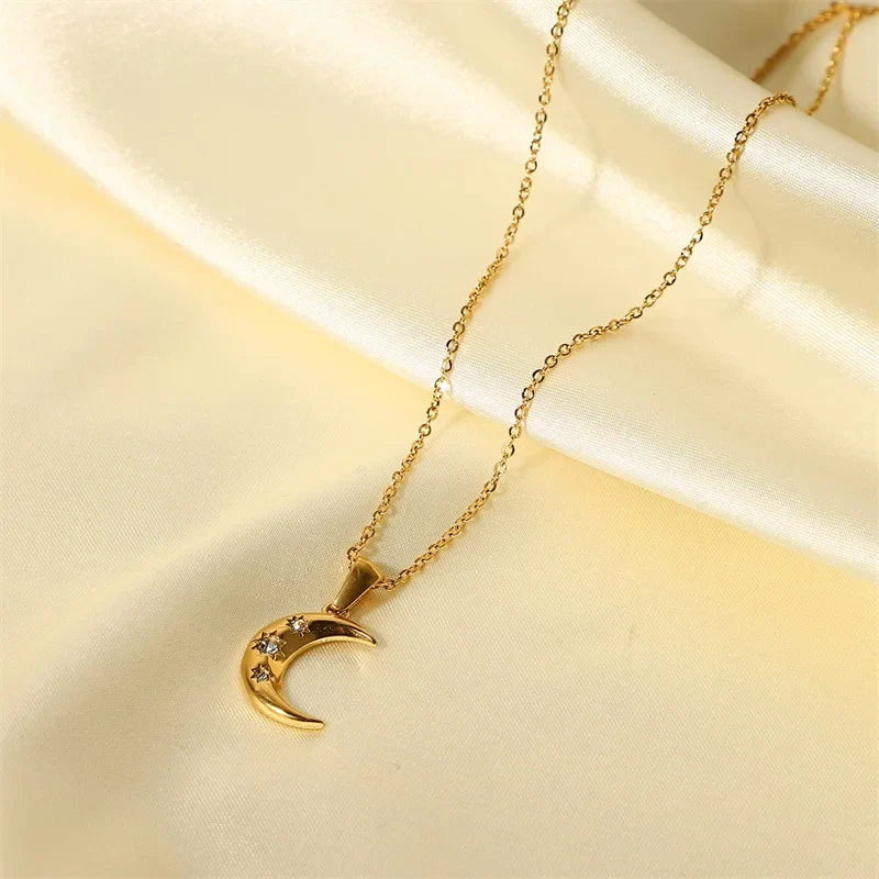 Skanto | 18k diamantsmykket halvmåne halskjede