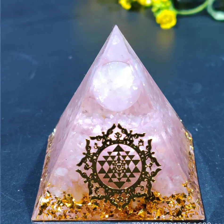 Orgonittpyramide med ametyst pendel – Energi, Beskyttelse og Dekorasjon | Skanto