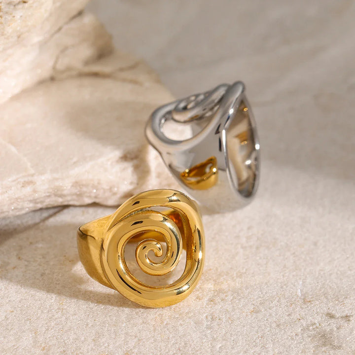 Skanto | 18k Spiral Statement Ring