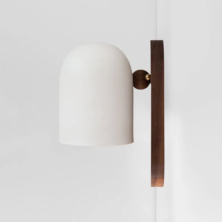 Skanto | TimberSoul – Wabi-Sabi Valnøtt Vegglampe for Naturlig Atmosfære