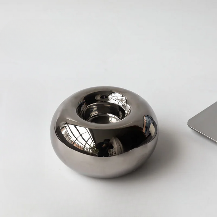 Elegant Sølv Stearinlys Holder med Minimalistisk Design | Skanto