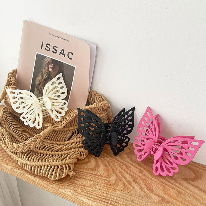 Skanto | Oversized Butterfly Hair Claws