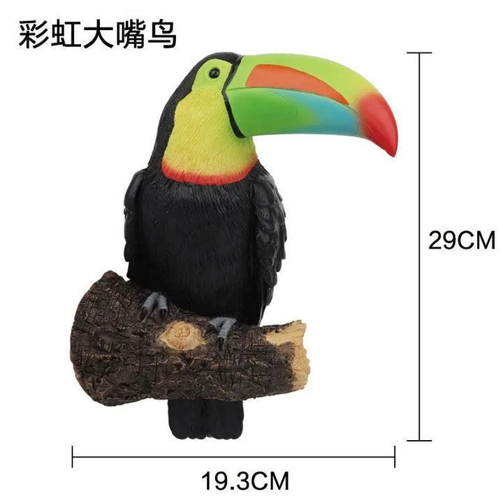 Skanto | Tukan Figur TropiJoy | Håndmalt tredekorasjon | Hengende hage statue laget av resin | 29 × 19,3 × 11 cm