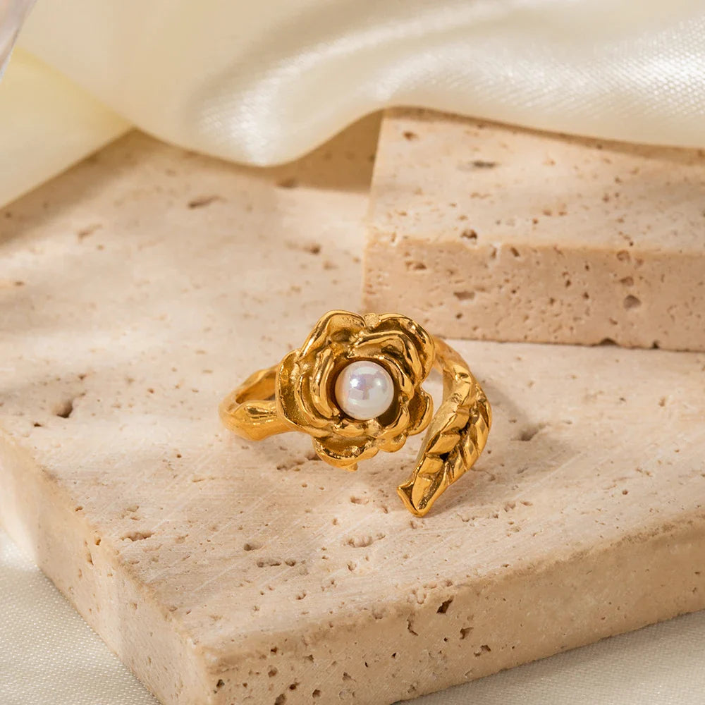 Skanto | Justerbar Perle Camellia Blomster Ring