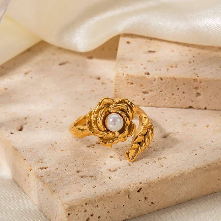 Skanto | Justerbar Perle Camellia Blomster Ring