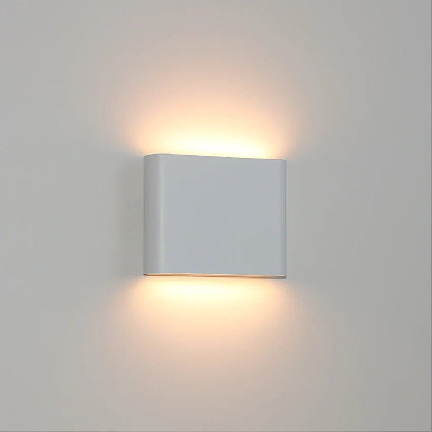 Værbestandig LED vegglampe, Robust dekorativ vegglampe for innendørs og utendørs bruk | Skanto