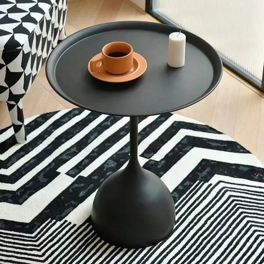 Skanto | Skandinavisk Rund Sidebord av Metall